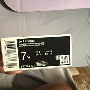 Nike JA 2 KC (GS) Sneakers - Anthracite and Rouge Gym